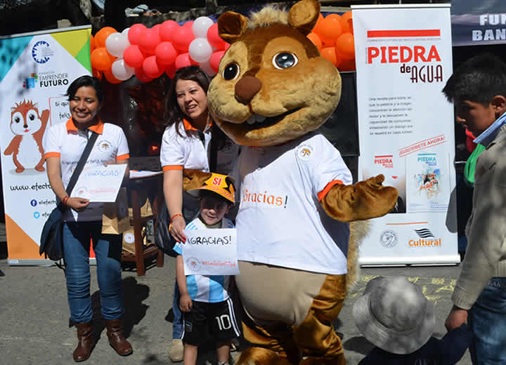 Ciudadanía paceña participa de la Campaña Efecto Gratitud en feria del Prado