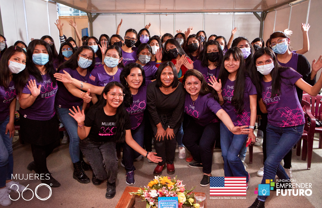 Cómo la tecnología transformó la vida de jóvenes el Programa Mujeres 360