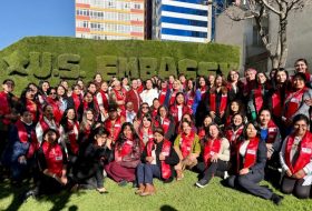 69 nuevas líderes emprendedoras se gradúan del programa AWE Bolivia y 3 reciben capital semilla
