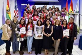 35 mujeres emprendedoras se gradúan del programa AWE en Tarija y tres iniciativas reciben capital semilla para impulsar sus negocios