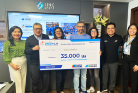 Una startup que conecta dueños de perros con paseadores y otra que digitaliza el pago de pasajes ganan Bs 35.000 de capital semilla