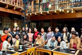 Emprendedoras de AWE Batallas y Tiahuanacu fortalecen su visión en experiencia empresarial en La Paz