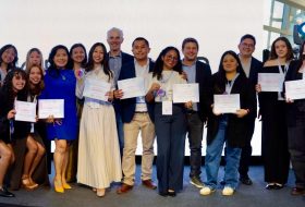 Allison Silva representó a Bolivia como jurado internacional en VOCES Credicorp 2025