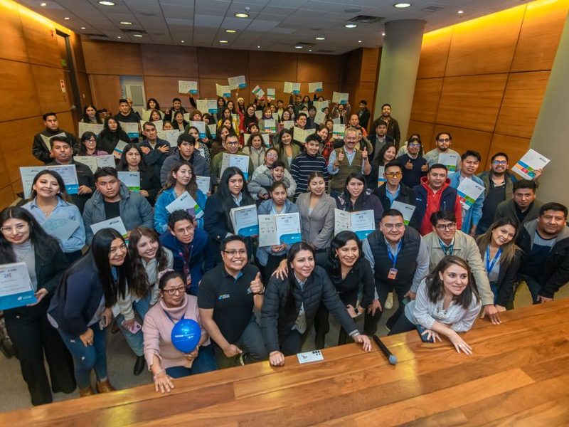 Taller 24E fortalece a más de 3.000 emprendedores en Bolivia con formación financiera y herramientas tecnológicas